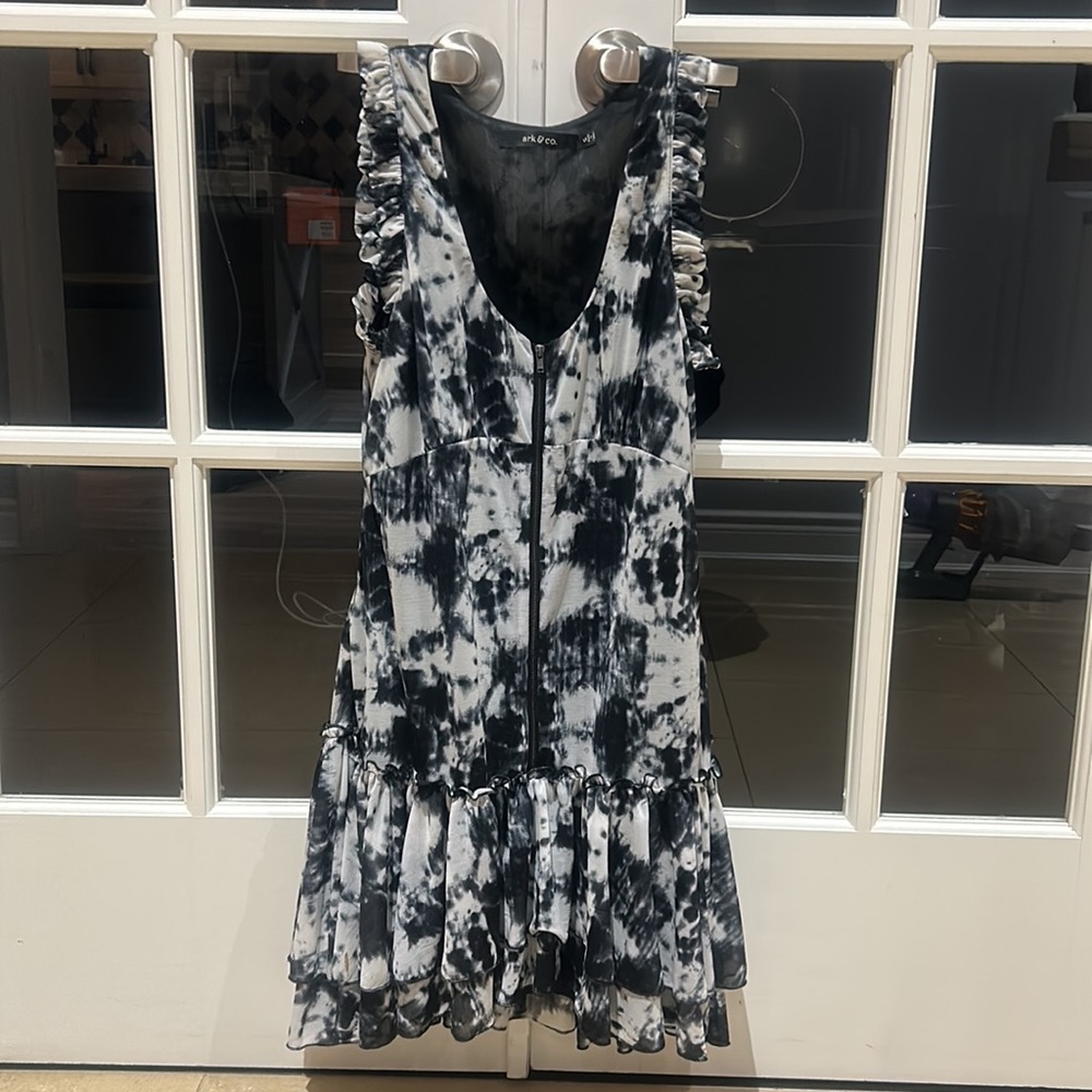 🖤Tye Dye summer dress with ruffles and front zip